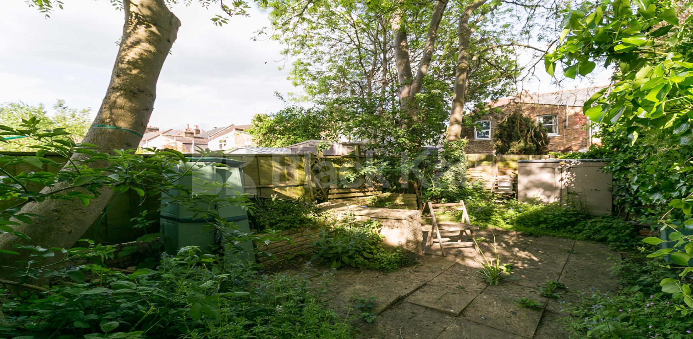 			LARGE 1 DOUBLE BEDROOM PROPERTY!, 1 Bedroom, 1 bath, 1 reception Flat			 Terront Road, HARRINGAY N4